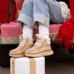 Wendy Peak Apres Suede Cozy Stitch - Tan